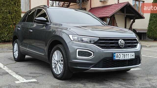Серый Фольксваген Ти-Рок, объемом двигателя 1.5 л и пробегом 49 тыс. км за 22400 $, фото 2 на Automoto.ua