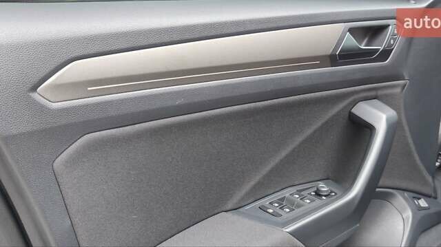 Серый Фольксваген Ти-Рок, объемом двигателя 1.5 л и пробегом 49 тыс. км за 22400 $, фото 20 на Automoto.ua