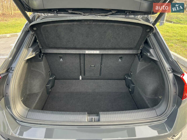 Серый Фольксваген Ти-Рок, объемом двигателя 1.5 л и пробегом 49 тыс. км за 23700 $, фото 24 на Automoto.ua