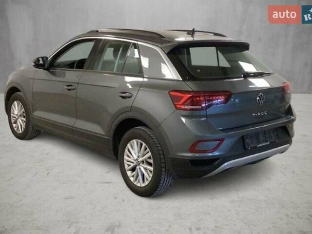 Серый Фольксваген Ти-Рок, объемом двигателя 2 л и пробегом 170 тыс. км за 21999 $, фото 1 на Automoto.ua