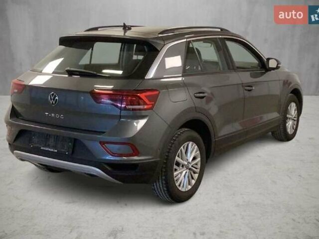 Серый Фольксваген Ти-Рок, объемом двигателя 2 л и пробегом 170 тыс. км за 21999 $, фото 2 на Automoto.ua