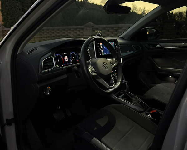 Сірий Фольксваген Ті-Рок, об'ємом двигуна 1.5 л та пробігом 31 тис. км за 29000 $, фото 9 на Automoto.ua