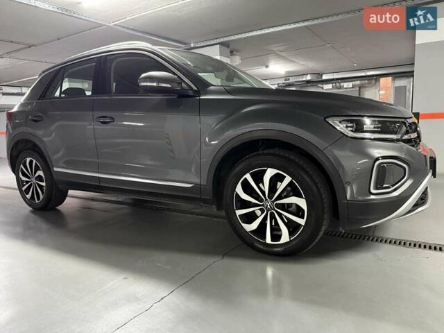 Серый Фольксваген Ти-Рок, объемом двигателя 1.5 л и пробегом 24 тыс. км за 29500 $, фото 7 на Automoto.ua