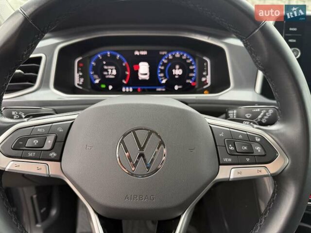 Серый Фольксваген Ти-Рок, объемом двигателя 1.5 л и пробегом 24 тыс. км за 29500 $, фото 29 на Automoto.ua