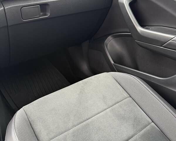 Серый Фольксваген Ти-Рок, объемом двигателя 1.5 л и пробегом 24 тыс. км за 29500 $, фото 31 на Automoto.ua