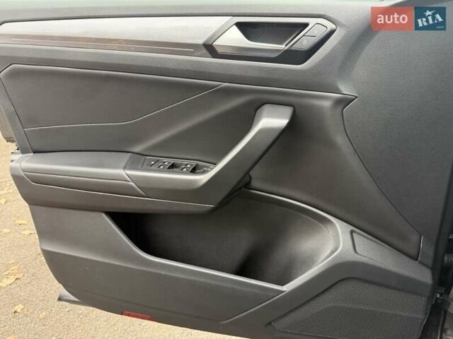 Серый Фольксваген Ти-Рок, объемом двигателя 1.5 л и пробегом 24 тыс. км за 29500 $, фото 27 на Automoto.ua