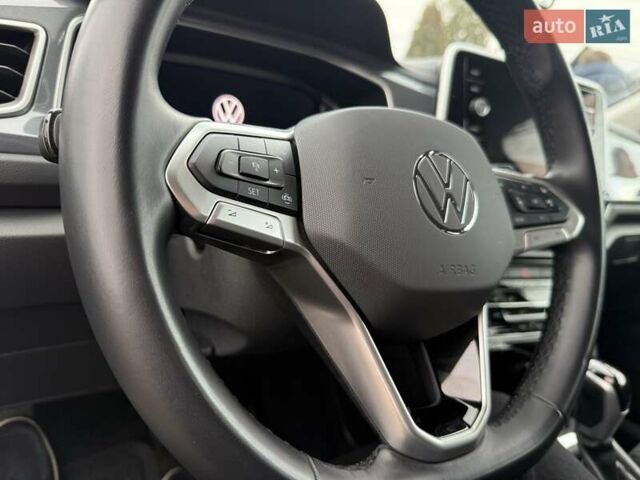 Серый Фольксваген Ти-Рок, объемом двигателя 1.5 л и пробегом 24 тыс. км за 29500 $, фото 25 на Automoto.ua