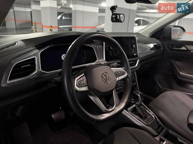 Серый Фольксваген Ти-Рок, объемом двигателя 1.5 л и пробегом 24 тыс. км за 29500 $, фото 15 на Automoto.ua