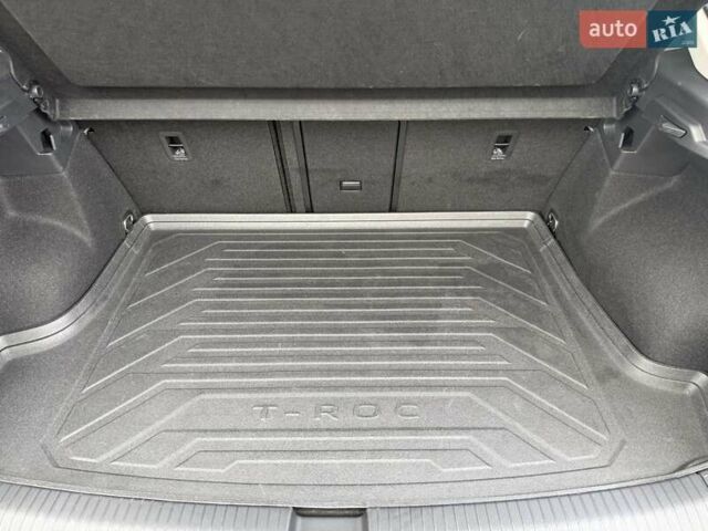Серый Фольксваген Ти-Рок, объемом двигателя 1.5 л и пробегом 24 тыс. км за 29500 $, фото 35 на Automoto.ua