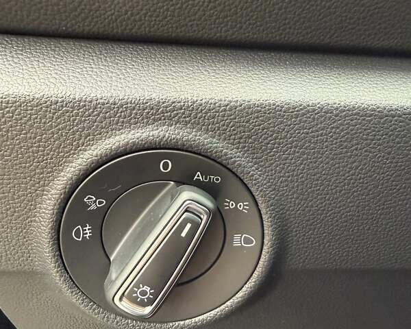 Серый Фольксваген Ти-Рок, объемом двигателя 1.5 л и пробегом 24 тыс. км за 29500 $, фото 26 на Automoto.ua