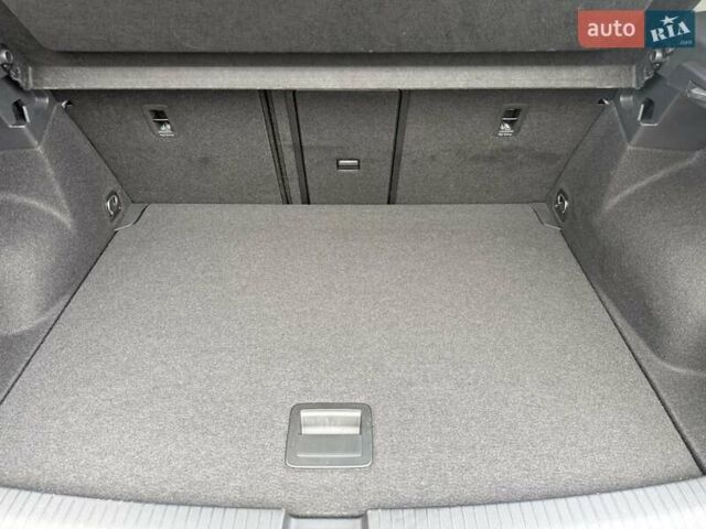 Серый Фольксваген Ти-Рок, объемом двигателя 1.5 л и пробегом 24 тыс. км за 29500 $, фото 34 на Automoto.ua