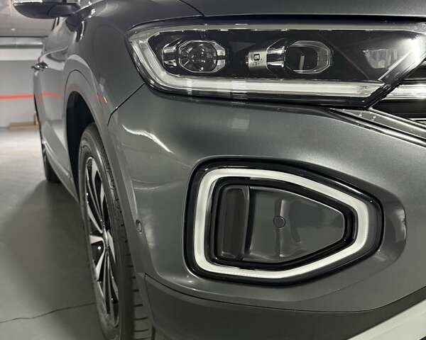 Серый Фольксваген Ти-Рок, объемом двигателя 1.5 л и пробегом 24 тыс. км за 29500 $, фото 4 на Automoto.ua