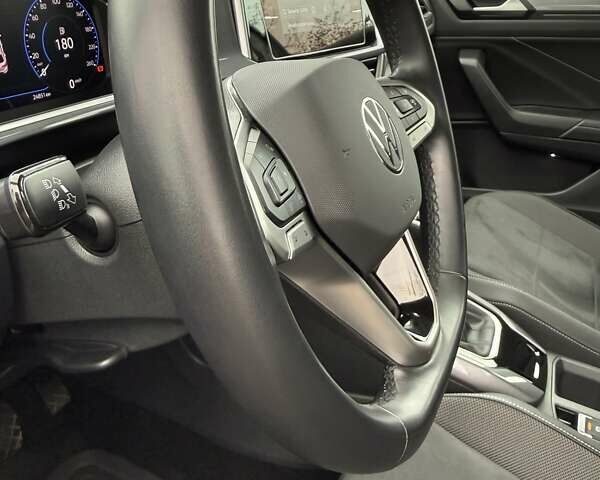 Серый Фольксваген Ти-Рок, объемом двигателя 1.5 л и пробегом 24 тыс. км за 29500 $, фото 28 на Automoto.ua