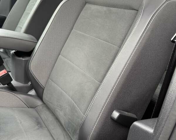 Серый Фольксваген Ти-Рок, объемом двигателя 1.5 л и пробегом 24 тыс. км за 29500 $, фото 22 на Automoto.ua