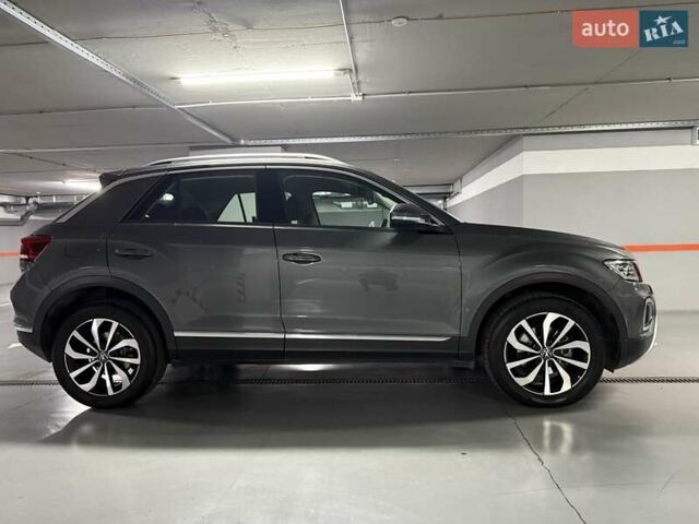 Серый Фольксваген Ти-Рок, объемом двигателя 1.5 л и пробегом 24 тыс. км за 29500 $, фото 8 на Automoto.ua