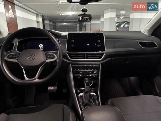 Серый Фольксваген Ти-Рок, объемом двигателя 1.5 л и пробегом 24 тыс. км за 29500 $, фото 17 на Automoto.ua