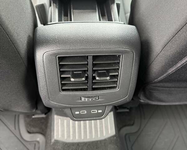 Серый Фольксваген Ти-Рок, объемом двигателя 1.5 л и пробегом 24 тыс. км за 29500 $, фото 30 на Automoto.ua