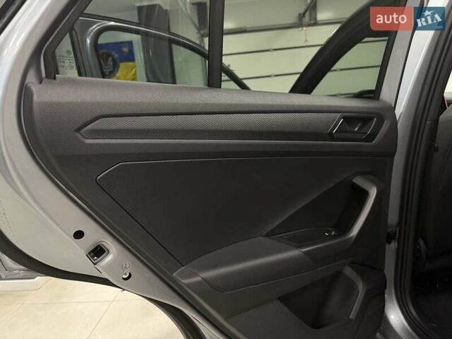 Серый Фольксваген Ти-Рок, объемом двигателя 1.4 л и пробегом 11 тыс. км за 32500 $, фото 44 на Automoto.ua