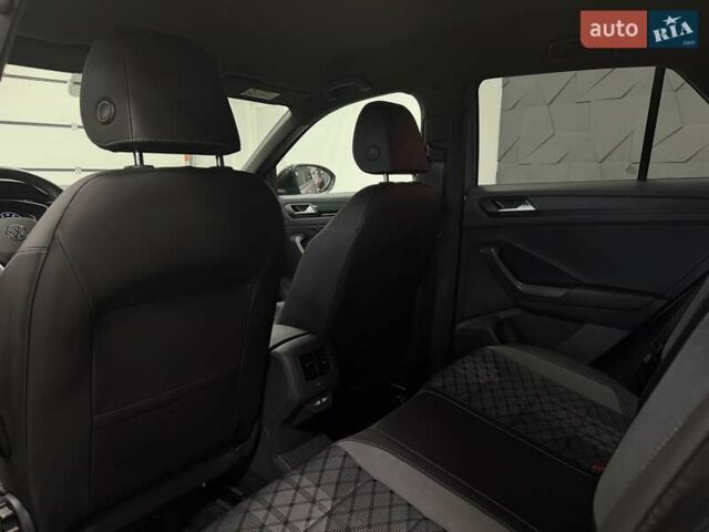 Серый Фольксваген Ти-Рок, объемом двигателя 1.4 л и пробегом 11 тыс. км за 32500 $, фото 45 на Automoto.ua