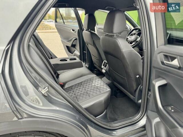 Серый Фольксваген Ти-Рок, объемом двигателя 1.4 л и пробегом 7 тыс. км за 33900 $, фото 41 на Automoto.ua