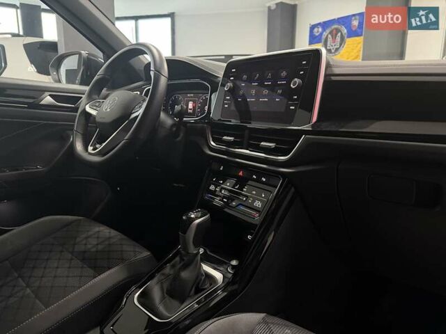 Серый Фольксваген Ти-Рок, объемом двигателя 1.4 л и пробегом 11 тыс. км за 32500 $, фото 51 на Automoto.ua