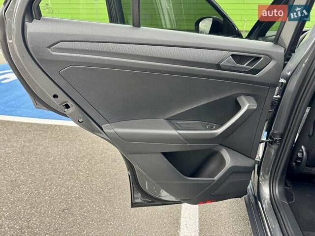 Серый Фольксваген Ти-Рок, объемом двигателя 1.4 л и пробегом 7 тыс. км за 33900 $, фото 37 на Automoto.ua