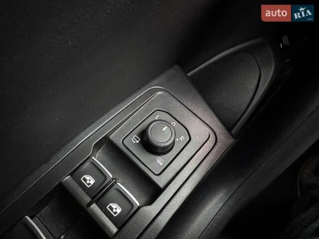 Серый Фольксваген Ти-Рок, объемом двигателя 1.4 л и пробегом 7 тыс. км за 33900 $, фото 73 на Automoto.ua