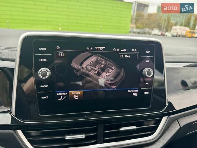 Серый Фольксваген Ти-Рок, объемом двигателя 1.4 л и пробегом 7 тыс. км за 33900 $, фото 67 на Automoto.ua