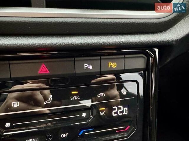 Серый Фольксваген Ти-Рок, объемом двигателя 1.4 л и пробегом 7 тыс. км за 33900 $, фото 72 на Automoto.ua