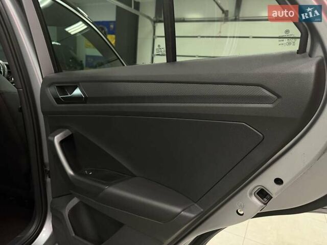 Серый Фольксваген Ти-Рок, объемом двигателя 1.4 л и пробегом 11 тыс. км за 32500 $, фото 48 на Automoto.ua