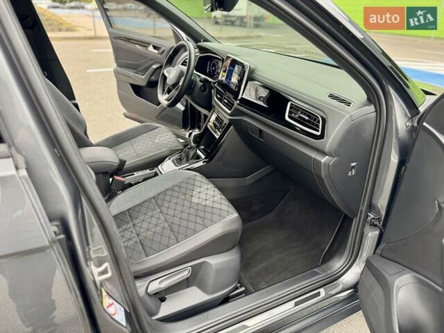 Серый Фольксваген Ти-Рок, объемом двигателя 1.4 л и пробегом 7 тыс. км за 33900 $, фото 48 на Automoto.ua