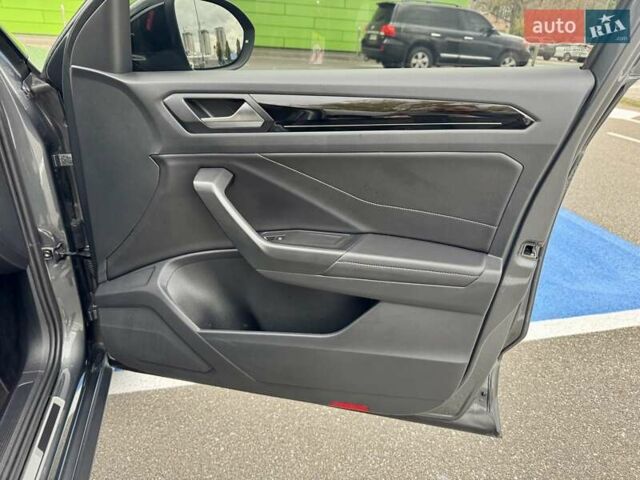 Серый Фольксваген Ти-Рок, объемом двигателя 1.4 л и пробегом 7 тыс. км за 33900 $, фото 46 на Automoto.ua