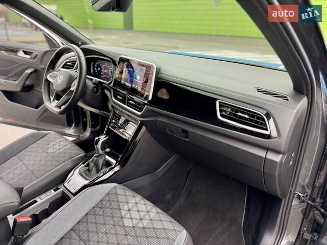 Серый Фольксваген Ти-Рок, объемом двигателя 1.4 л и пробегом 7 тыс. км за 33900 $, фото 47 на Automoto.ua