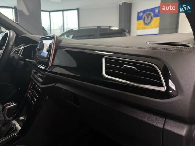 Серый Фольксваген Ти-Рок, объемом двигателя 1.4 л и пробегом 11 тыс. км за 32500 $, фото 52 на Automoto.ua