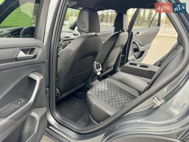 Серый Фольксваген Ти-Рок, объемом двигателя 1.4 л и пробегом 7 тыс. км за 33900 $, фото 38 на Automoto.ua