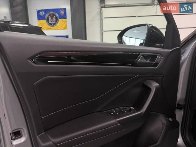 Серый Фольксваген Ти-Рок, объемом двигателя 1.4 л и пробегом 11 тыс. км за 32500 $, фото 43 на Automoto.ua