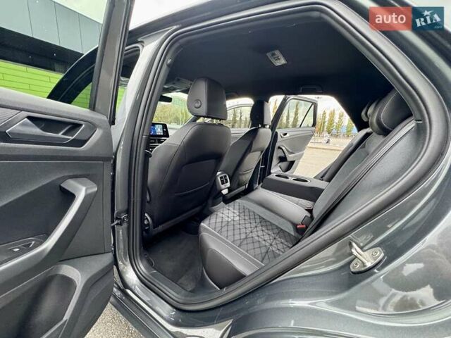 Серый Фольксваген Ти-Рок, объемом двигателя 1.4 л и пробегом 7 тыс. км за 33900 $, фото 39 на Automoto.ua