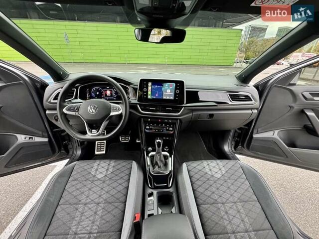 Серый Фольксваген Ти-Рок, объемом двигателя 1.4 л и пробегом 7 тыс. км за 33900 $, фото 51 на Automoto.ua