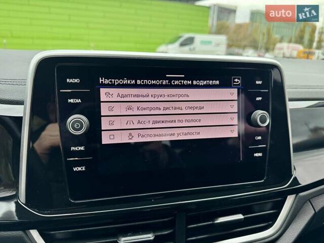 Серый Фольксваген Ти-Рок, объемом двигателя 1.4 л и пробегом 7 тыс. км за 33900 $, фото 69 на Automoto.ua