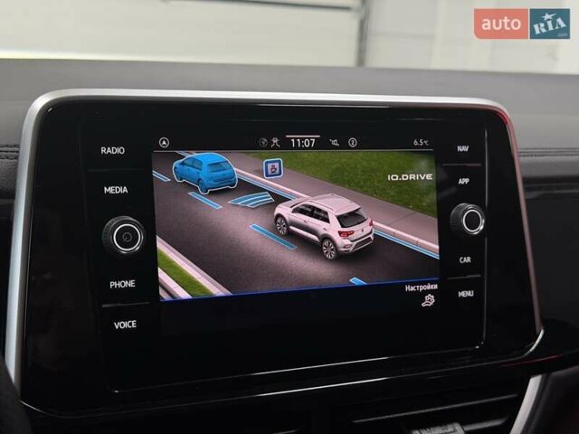 Серый Фольксваген Ти-Рок, объемом двигателя 1.4 л и пробегом 11 тыс. км за 32500 $, фото 35 на Automoto.ua