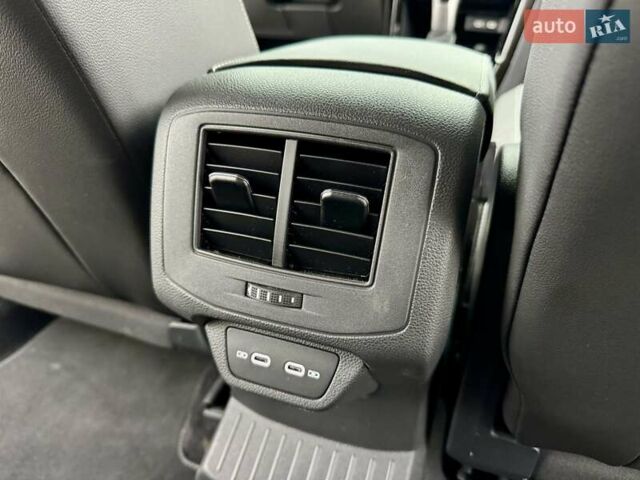 Серый Фольксваген Ти-Рок, объемом двигателя 1.4 л и пробегом 7 тыс. км за 33900 $, фото 45 на Automoto.ua