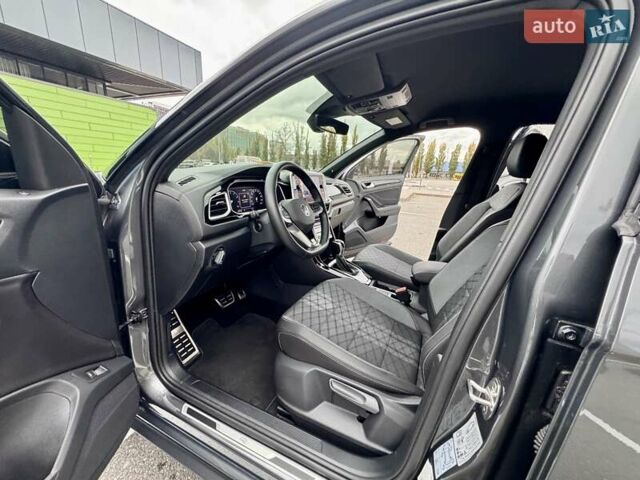 Серый Фольксваген Ти-Рок, объемом двигателя 1.4 л и пробегом 7 тыс. км за 33900 $, фото 32 на Automoto.ua