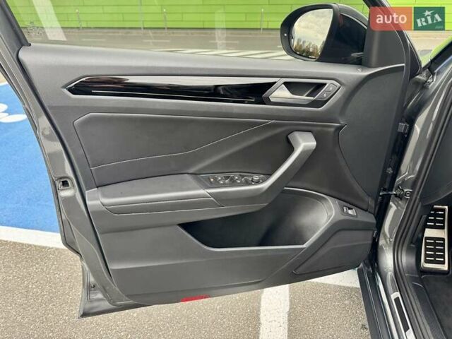 Серый Фольксваген Ти-Рок, объемом двигателя 1.4 л и пробегом 7 тыс. км за 33900 $, фото 34 на Automoto.ua