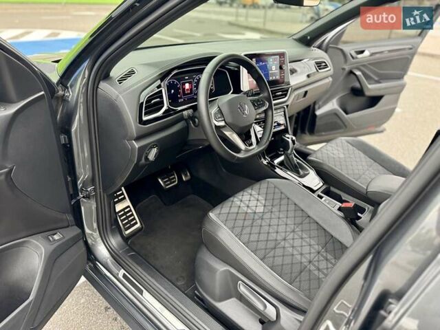 Серый Фольксваген Ти-Рок, объемом двигателя 1.4 л и пробегом 7 тыс. км за 33900 $, фото 36 на Automoto.ua