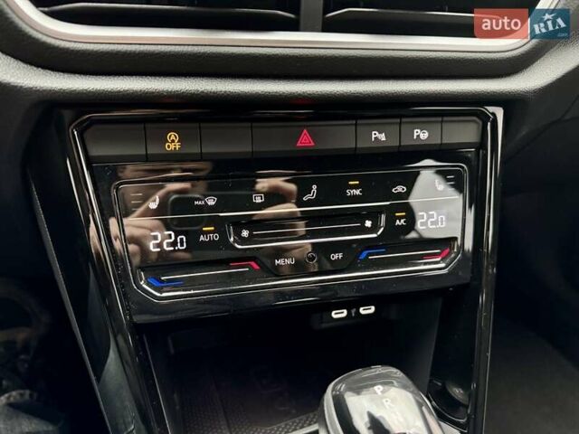 Серый Фольксваген Ти-Рок, объемом двигателя 1.4 л и пробегом 7 тыс. км за 33900 $, фото 65 на Automoto.ua