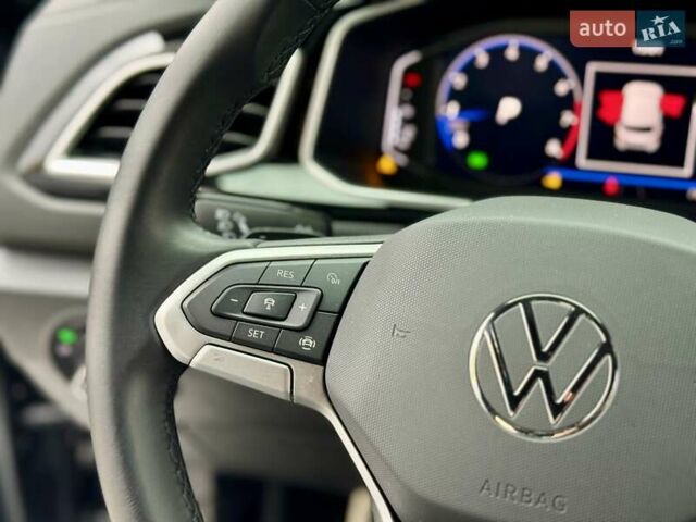 Серый Фольксваген Ти-Рок, объемом двигателя 1.4 л и пробегом 7 тыс. км за 33900 $, фото 53 на Automoto.ua