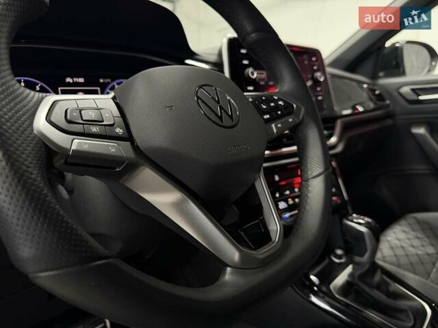 Серый Фольксваген Ти-Рок, объемом двигателя 1.4 л и пробегом 11 тыс. км за 32500 $, фото 33 на Automoto.ua