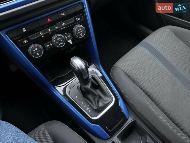 Синий Фольксваген Ти-Рок, объемом двигателя 1.5 л и пробегом 96 тыс. км за 18400 $, фото 24 на Automoto.ua