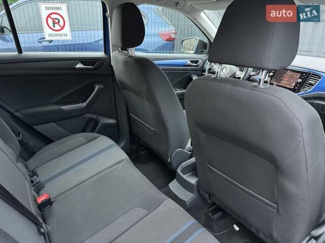 Синий Фольксваген Ти-Рок, объемом двигателя 1.5 л и пробегом 96 тыс. км за 18400 $, фото 21 на Automoto.ua