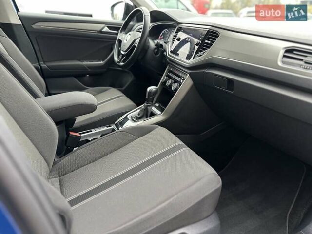 Синий Фольксваген Ти-Рок, объемом двигателя 1.5 л и пробегом 96 тыс. км за 23300 $, фото 10 на Automoto.ua